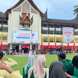 Upacara Hardiknas, Mahyeldi Beri Rp 1 Juta untuk Pembaca UUD