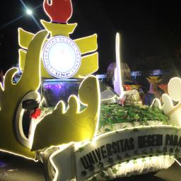 UNP Usung Konsep Sampan Futuristik dalam Pawai Telong-Telong HJK Padang ke-356