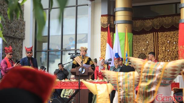 UNP Meraih Rekor MURI, 17.319 Civitas Akademika Basongket